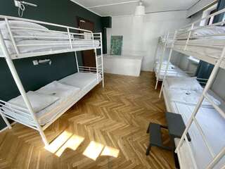 Хостелы Grand Hostel Гданьск Общий шестиместный номер для мужчин и женщин-5