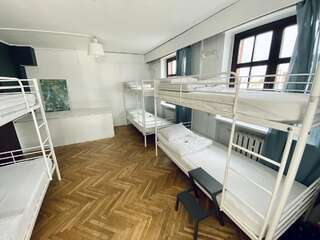 Хостелы Grand Hostel Гданьск Общий шестиместный номер для мужчин и женщин-8