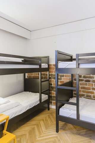 Хостелы Grand Hostel Гданьск Четырехместный номер-7